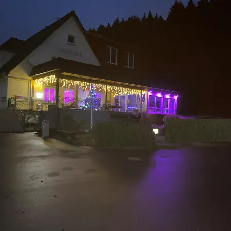 Waldfrieden アパート ザールブルク